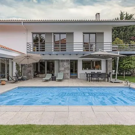 בית אירוח Luxury Pool סינטרה