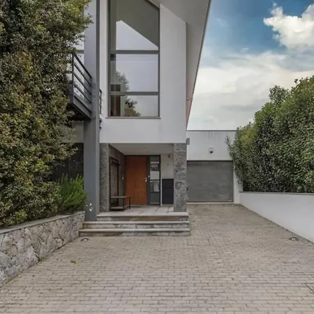 בית אירוח Luxury Pool *