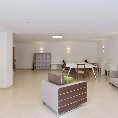בית אירוח Luxury Pool סינטרה